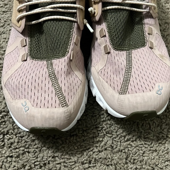 ON CLOUD  - WOMEN'S RUNNING SHOES - SIZE 8.5 W - Picture 3 of 7